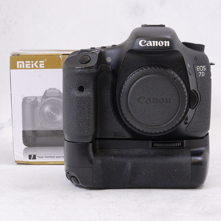 Canon EOS 7D DSLR (Cuerpo + battery grip Meike) - Usado 12