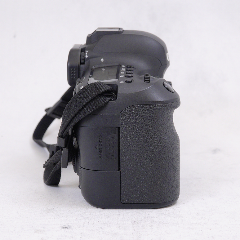 Canon EOS 6D Mark II DSLR mas accesorios - Usado 4