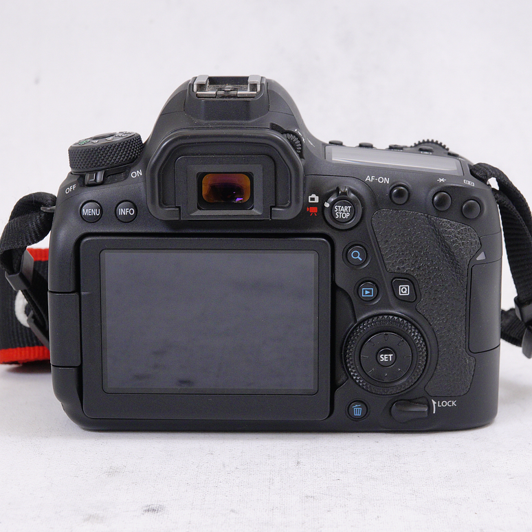 Canon EOS 6D Mark II DSLR mas accesorios - Usado 6