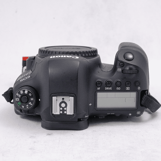 Canon EOS 6D Mark II DSLR mas accesorios - Usado 10