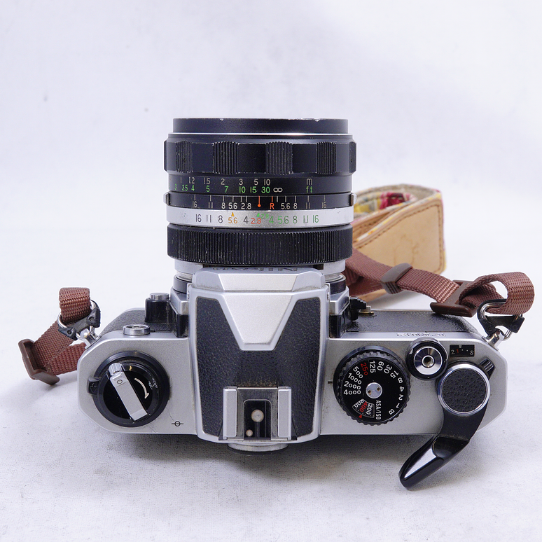 Cámara Nikon FM2 con 28mm F2.8 - Usada 5