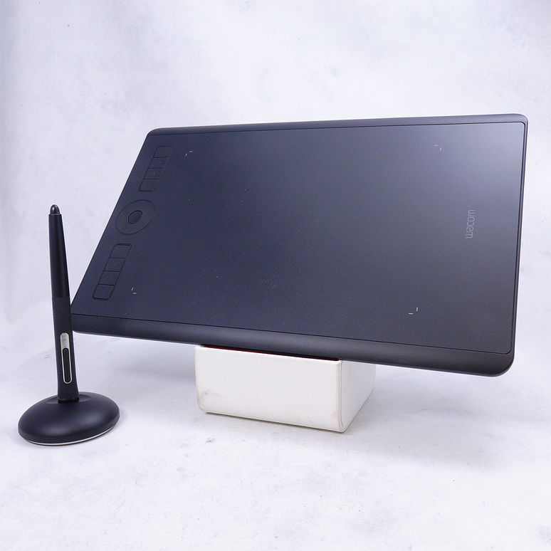 Wacom Intuos Pro Creative Pen Tablet Medium - Usado 2