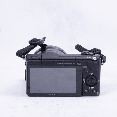 Sony Alpha a5100 con lente kit de 16-50mm - Usado