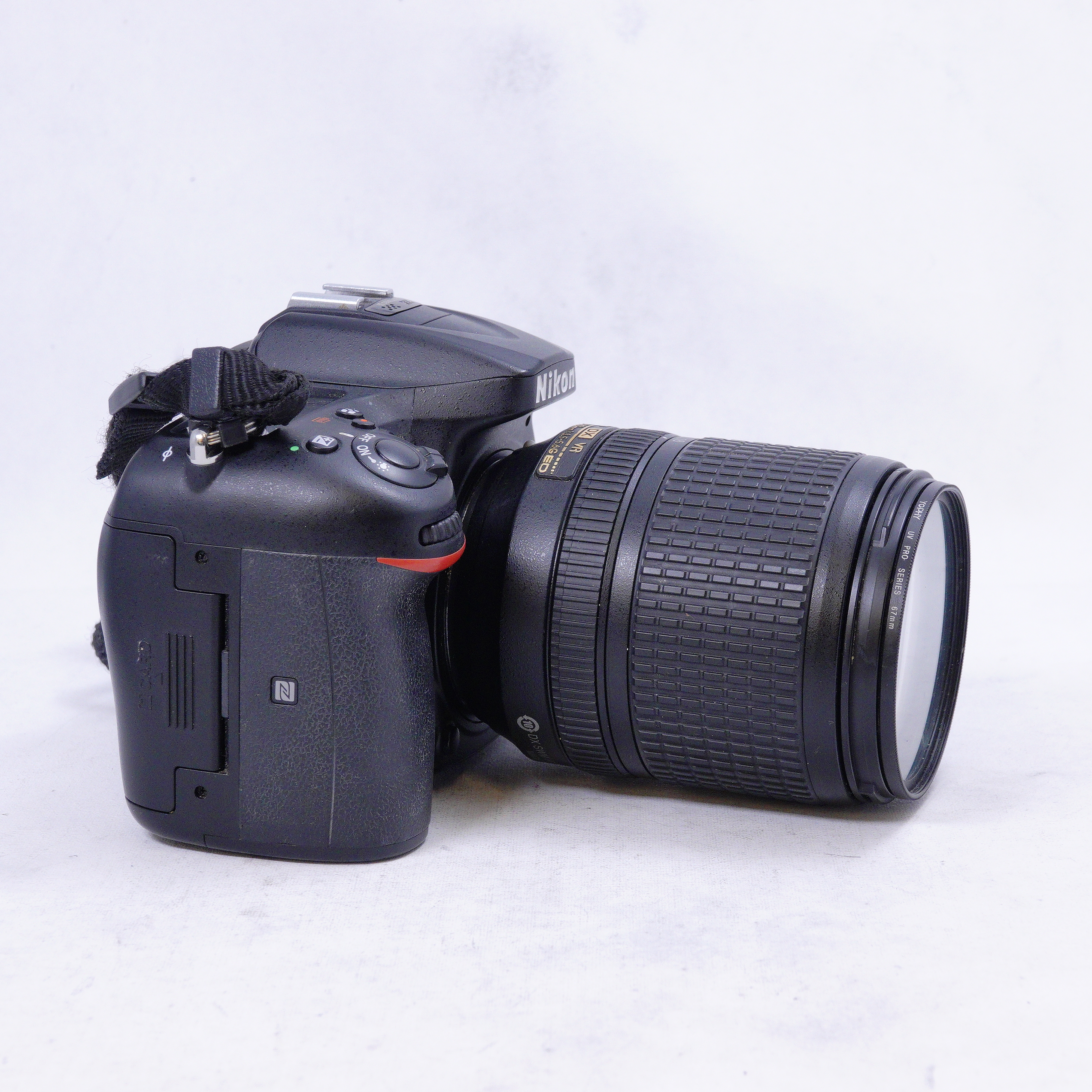Nikon D7200 mas Nikkor 18-140mm f3.5-5.6 G ED VR y accesorios - Usado