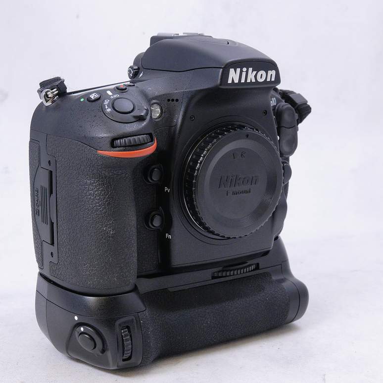 Nikon D810 DSLR con Battery Grip mas L Bracket y accesorios - Usado 3