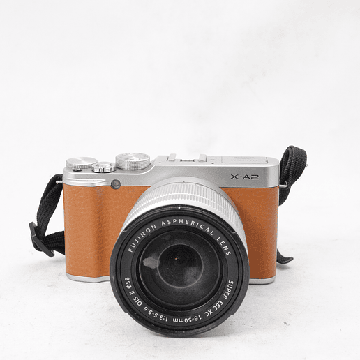 FUJIFILM X-A2 con lente 16-50mm y estuche de transporte - Usado 2