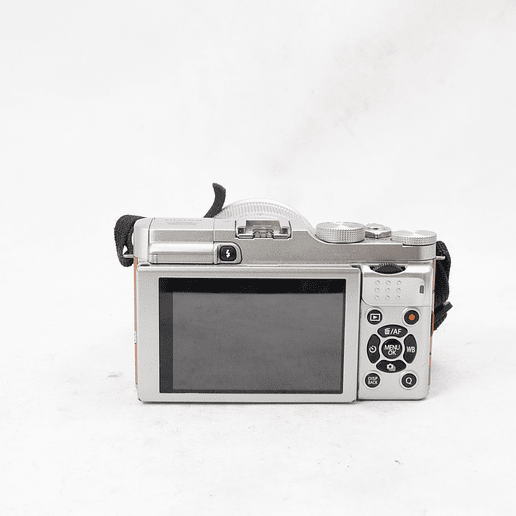 FUJIFILM X-A2 con lente 16-50mm y estuche de transporte - Usado 4