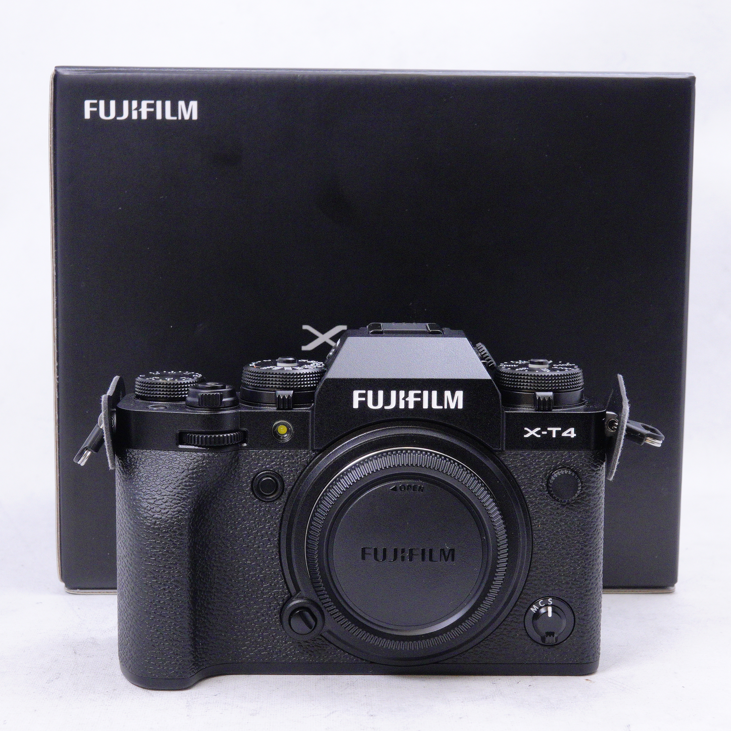 FUJIFILM X-T4 con caja original y accesorios - Usado