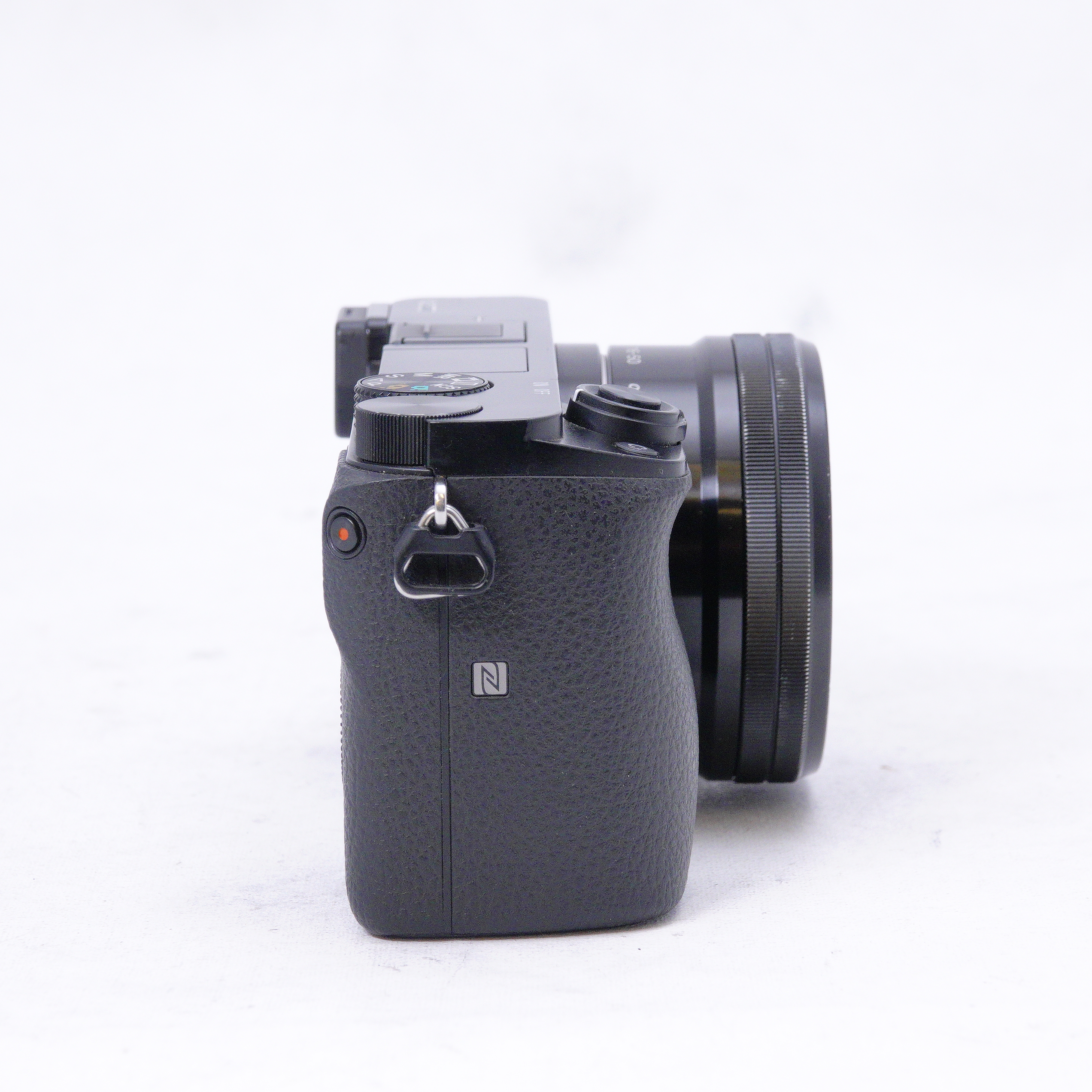 Sony a6000 con lente 16-50mm kit - Usado