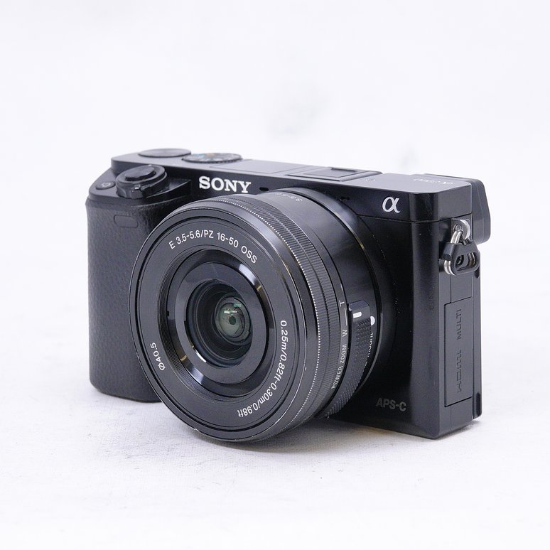 Sony a6000 con lente 16-50mm kit - Usado 9