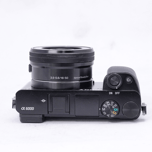 Sony a6000 con lente 16-50mm kit - Usado 10