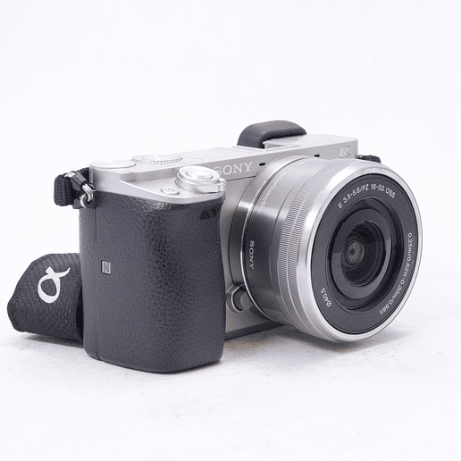 Sony Alpha a6000 con lente kit 16-50mm f3.5-5.6 PZ OSS - Usado 3