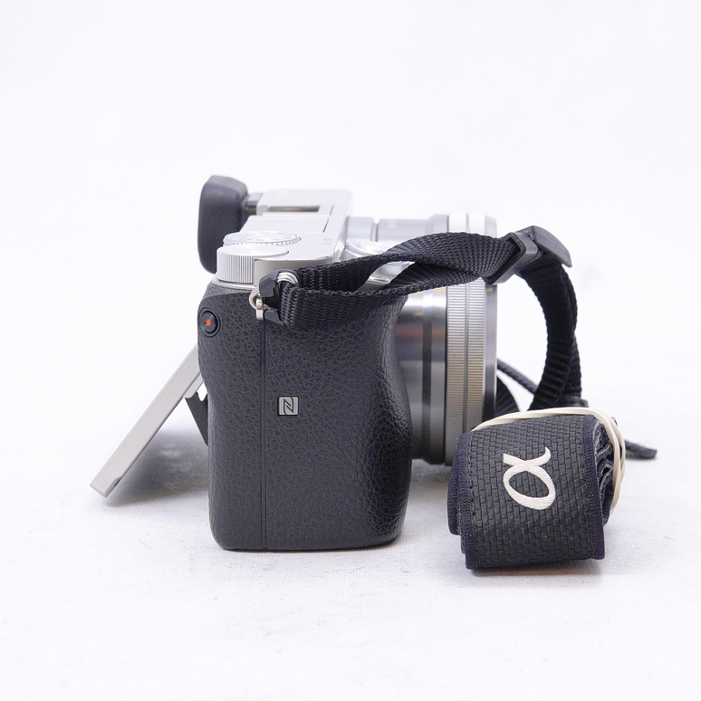 Sony Alpha a6000 con lente kit 16-50mm f3.5-5.6 PZ OSS - Usado 4