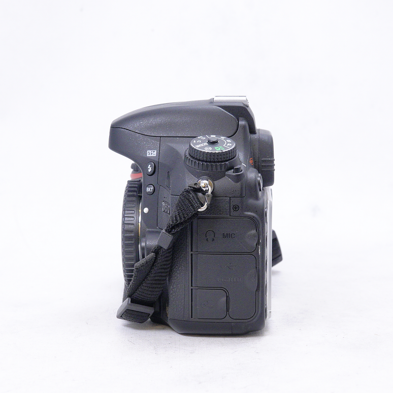 Nikon D610 DSLR con accesorios - Usados 8