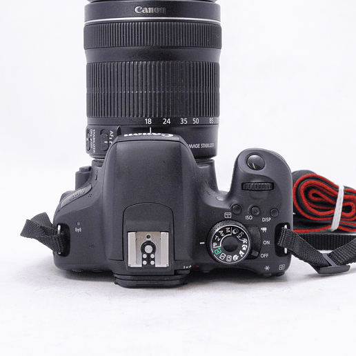 Canon EOS 800D con lente EF-S 18-135mm kit - Usado 10