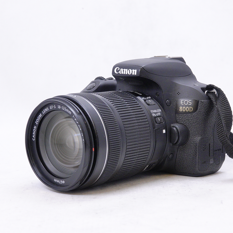 Canon EOS 800D con lente EF-S 18-135mm kit - Usado 9