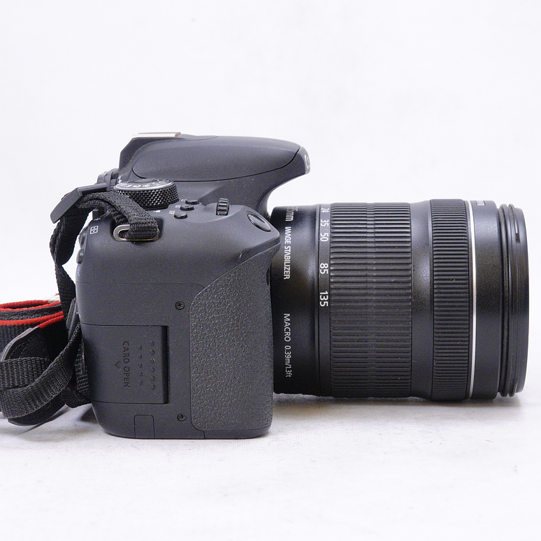 Canon EOS 800D con lente EF-S 18-135mm kit - Usado 4