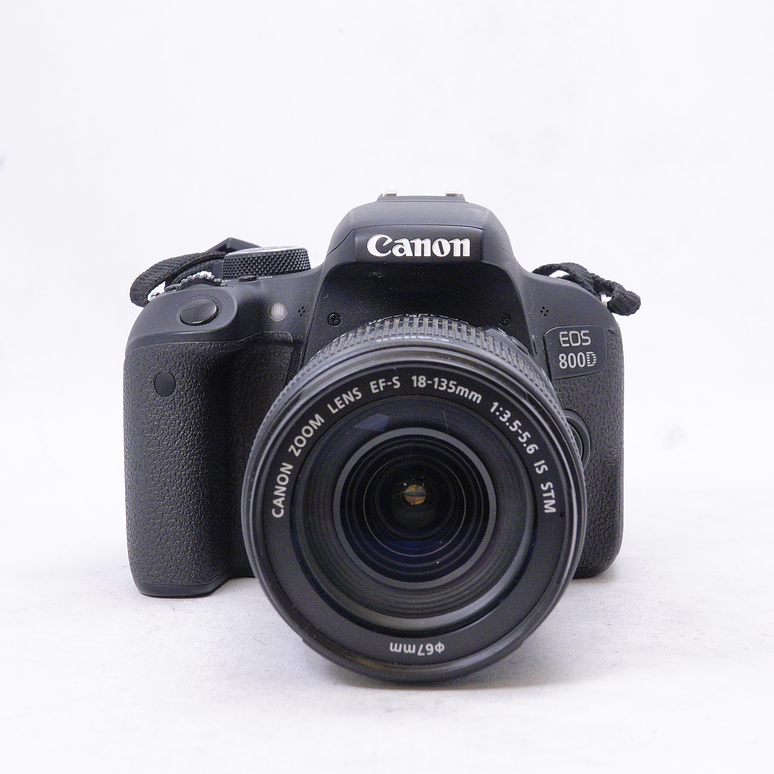 Canon EOS 800D con lente EF-S 18-135mm kit - Usado 2