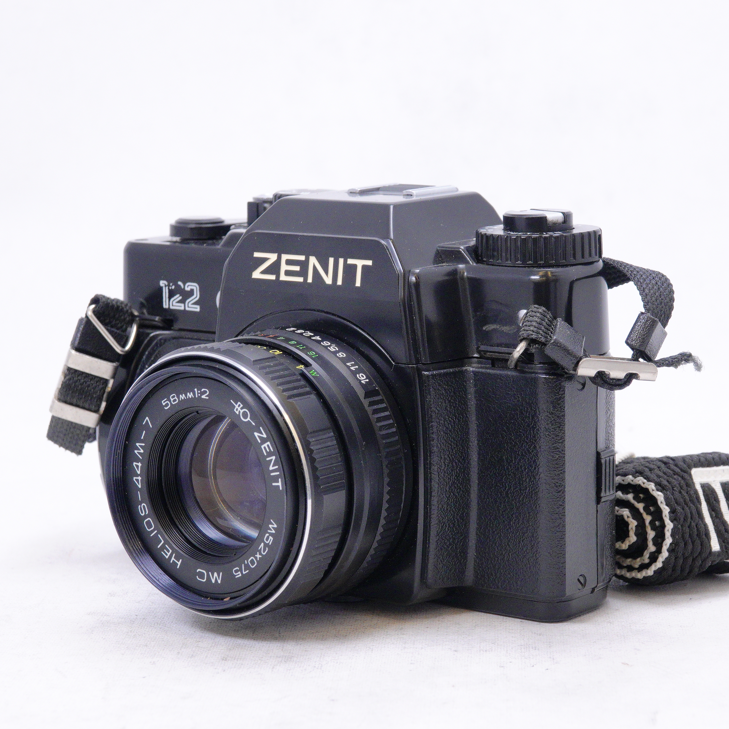 Zenit 122 con lente 58mm f2 y flash Vivitar - Usado