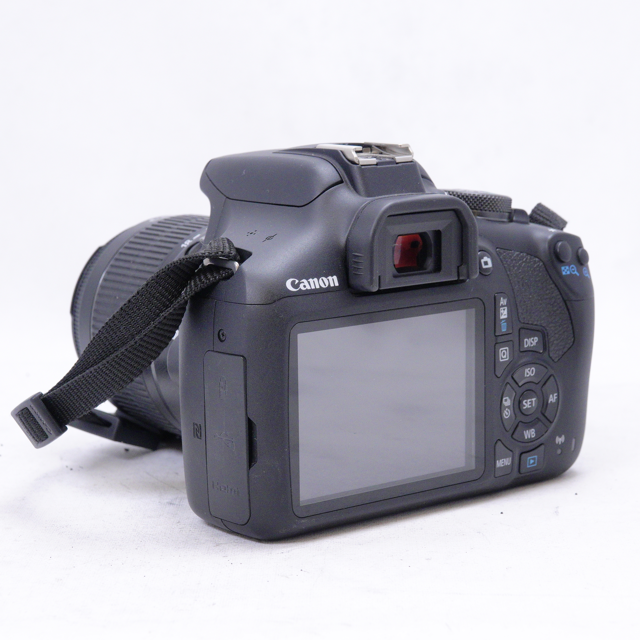 Canon EOS Rebel Kit T7 18-55mm III DSLR - Usado