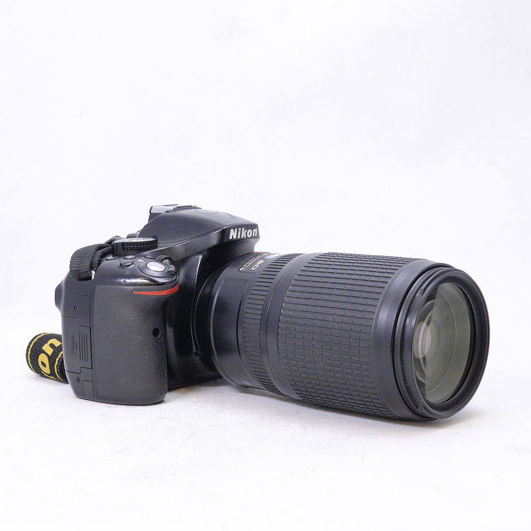 Nikon D5200 con lente 70-300mm f4.5-5.6 G VR - Usado 2