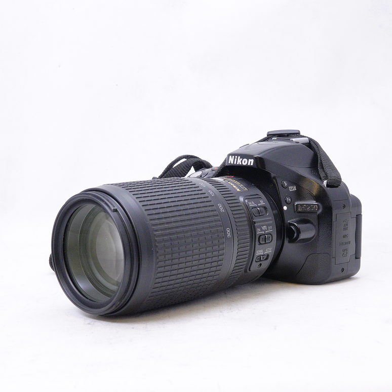 Nikon D5200 con lente 70-300mm f4.5-5.6 G VR - Usado 8