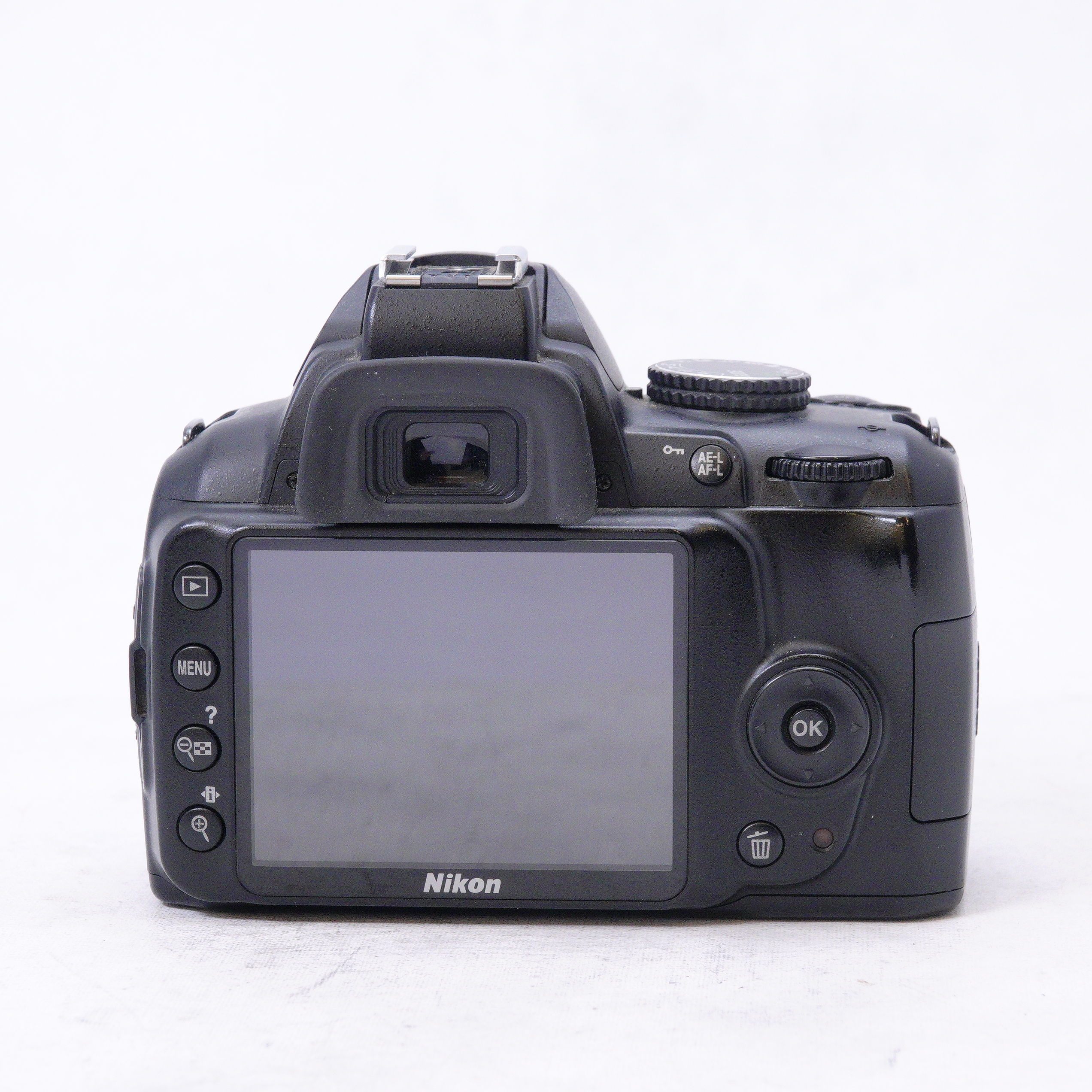 Nikon D3000 SLR (Para repuestos) - Usado