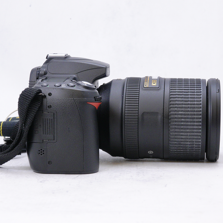 Nikon D90 con lente 18-300mm DX f3.5-5.6 G ED y extras - Usado 3