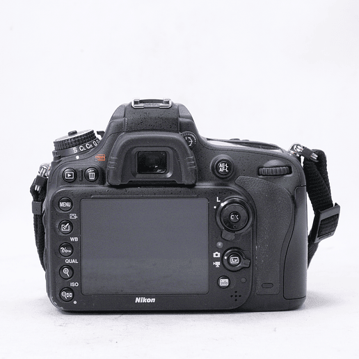Nikon D610 DSLR con Bolso Nikon y extras - Usados 7