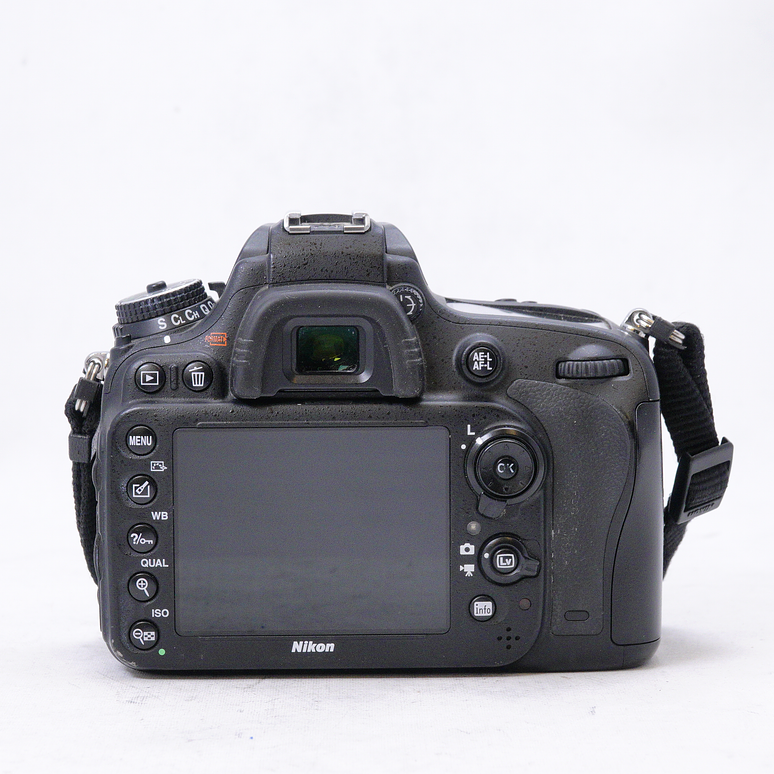 Nikon D610 DSLR con Bolso Nikon y extras - Usados 7