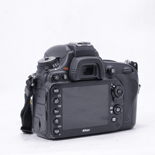 Nikon D610 DSLR con Bolso Nikon y extras - Usados 8