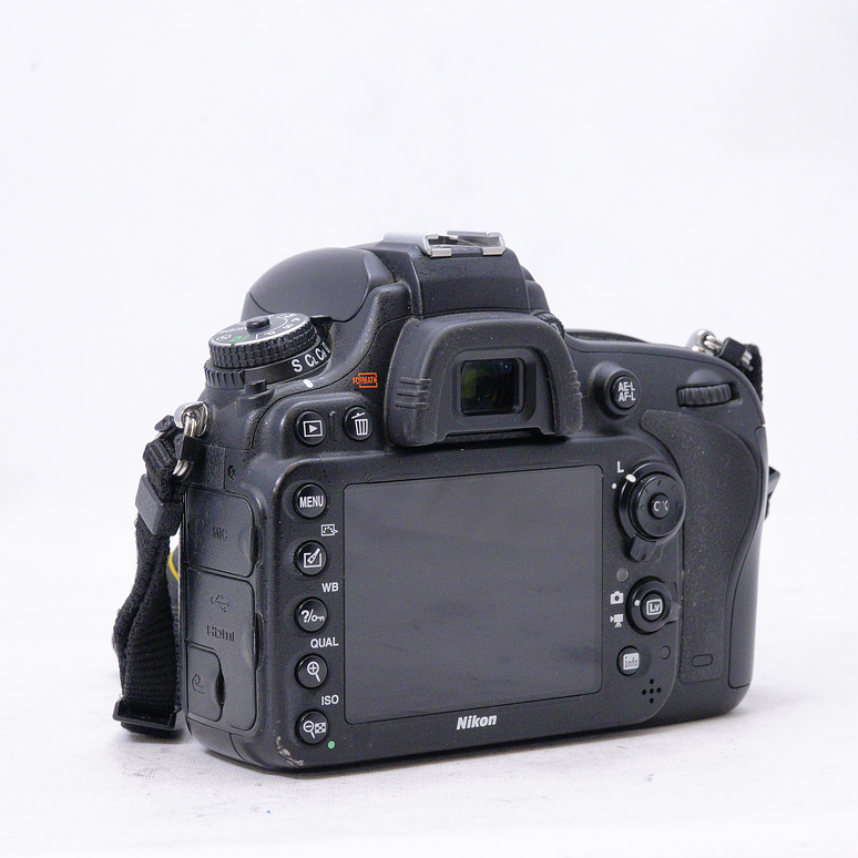 Nikon D610 DSLR con Bolso Nikon y extras - Usados 8