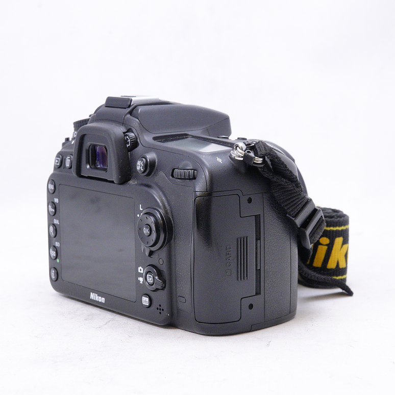 NIkon D7100 con lente Yongnuo 35mm f2 - Usado 4