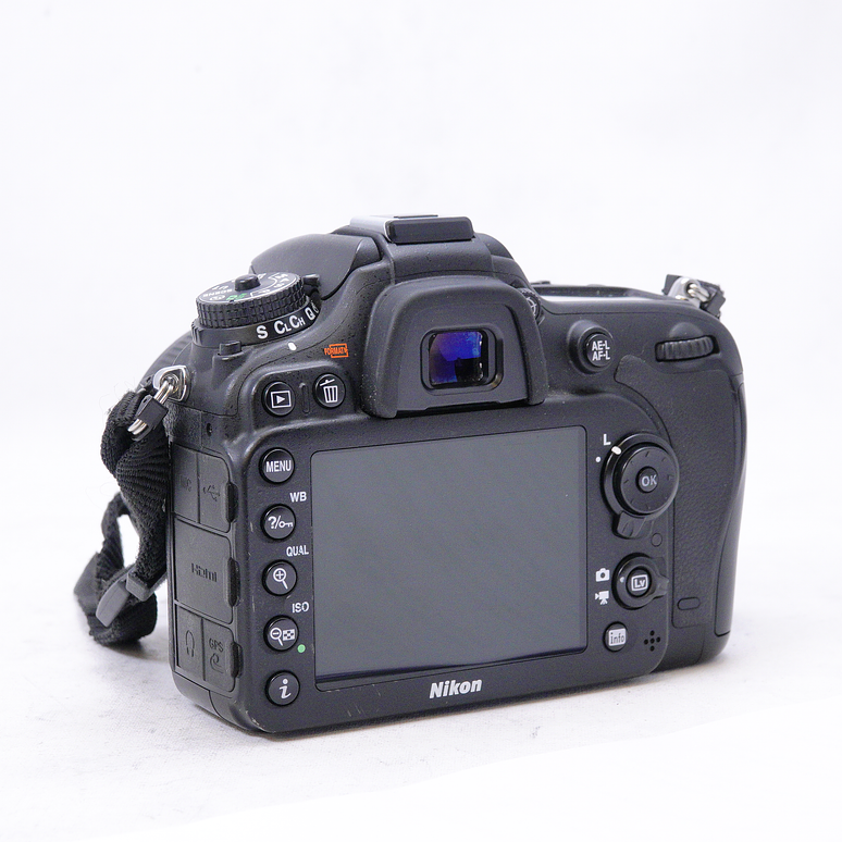 NIkon D7100 con lente Yongnuo 35mm f2 - Usado 6