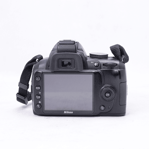 Nikon D3000 con lente kit 18-55 - Usado 6