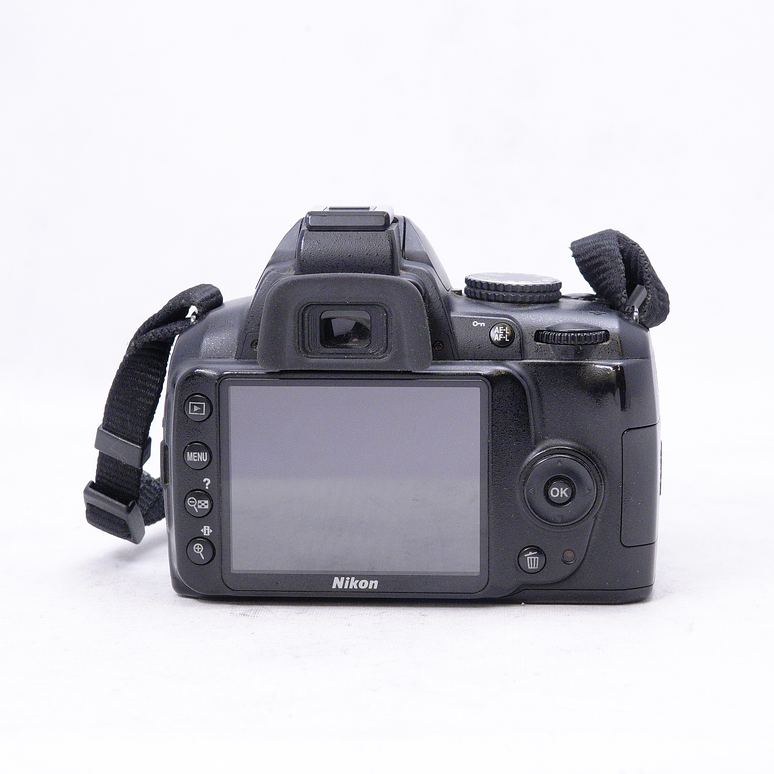 Nikon D3000 con lente kit 18-55 - Usado 6