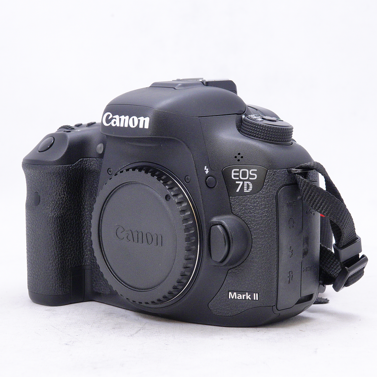 Canon 7D Mark II con lentes Canon 50mm, 18-200mm trípode, mochilas y accesorios - Usado 6