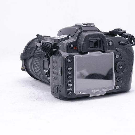 Nikon D90 con lente sigma 18-200mm f3.5-6.3 y extras - Usado 3