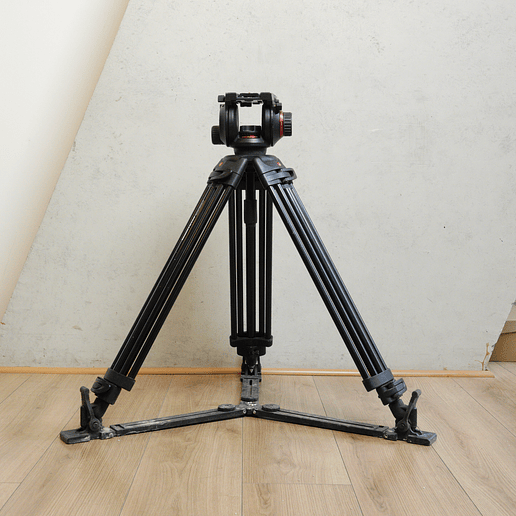 Cabezal de vídeo fluido 504 y trípode de doble pierna 546B - Usado 2