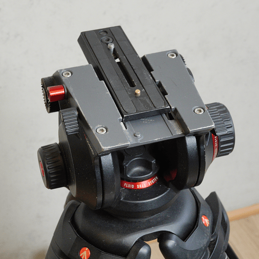 Cabezal de vídeo fluido 504 y trípode de doble pierna 546B - Usado 3