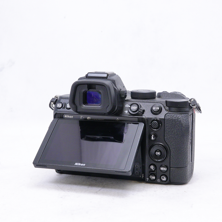 Nikon Z5 con Nikkor Z 24-50mm f4-5.6 - Usado 4