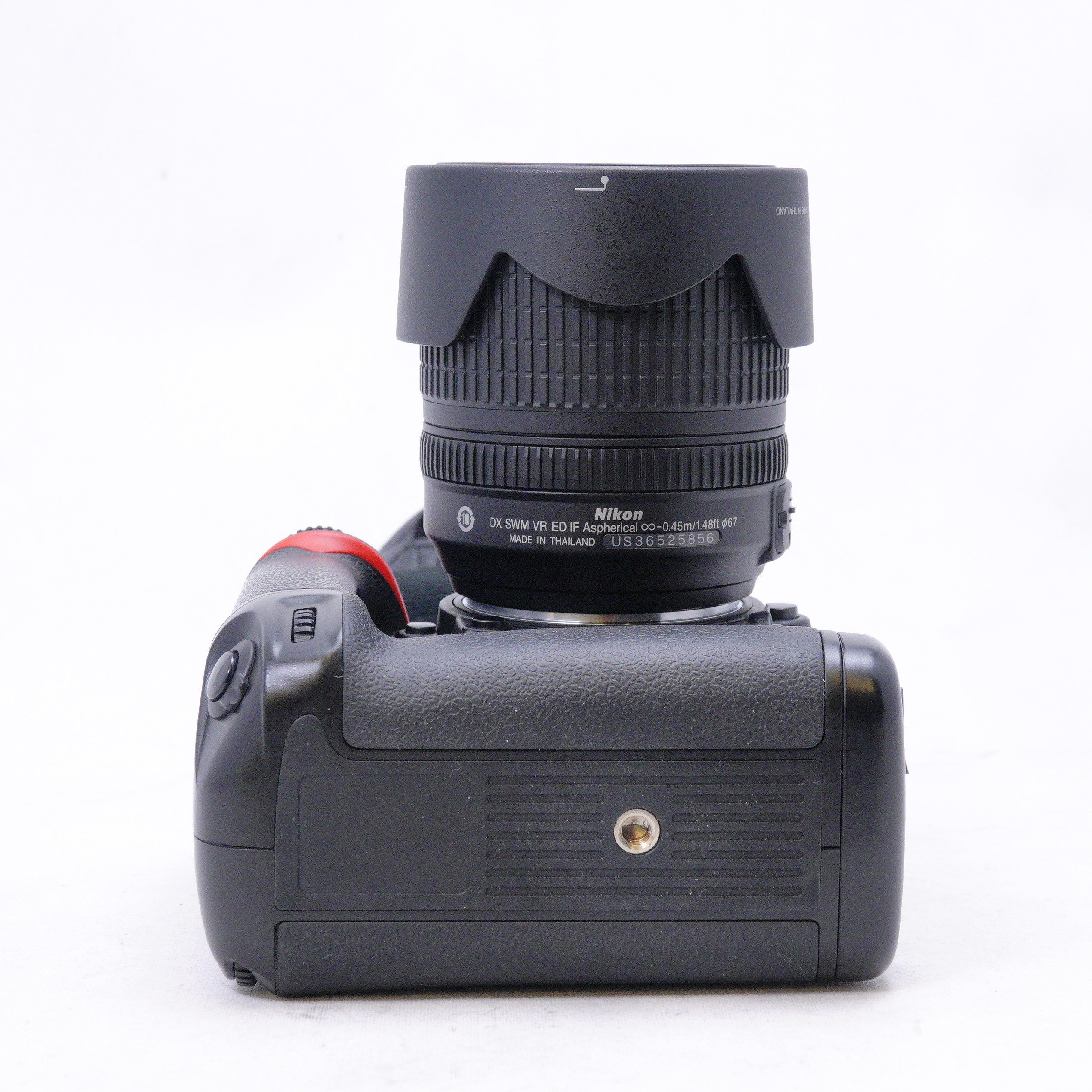 Nikon D7000 con Lente Nikkor 18-105mm f3.5-6 DX más Grip Bower y accesorios - Usado