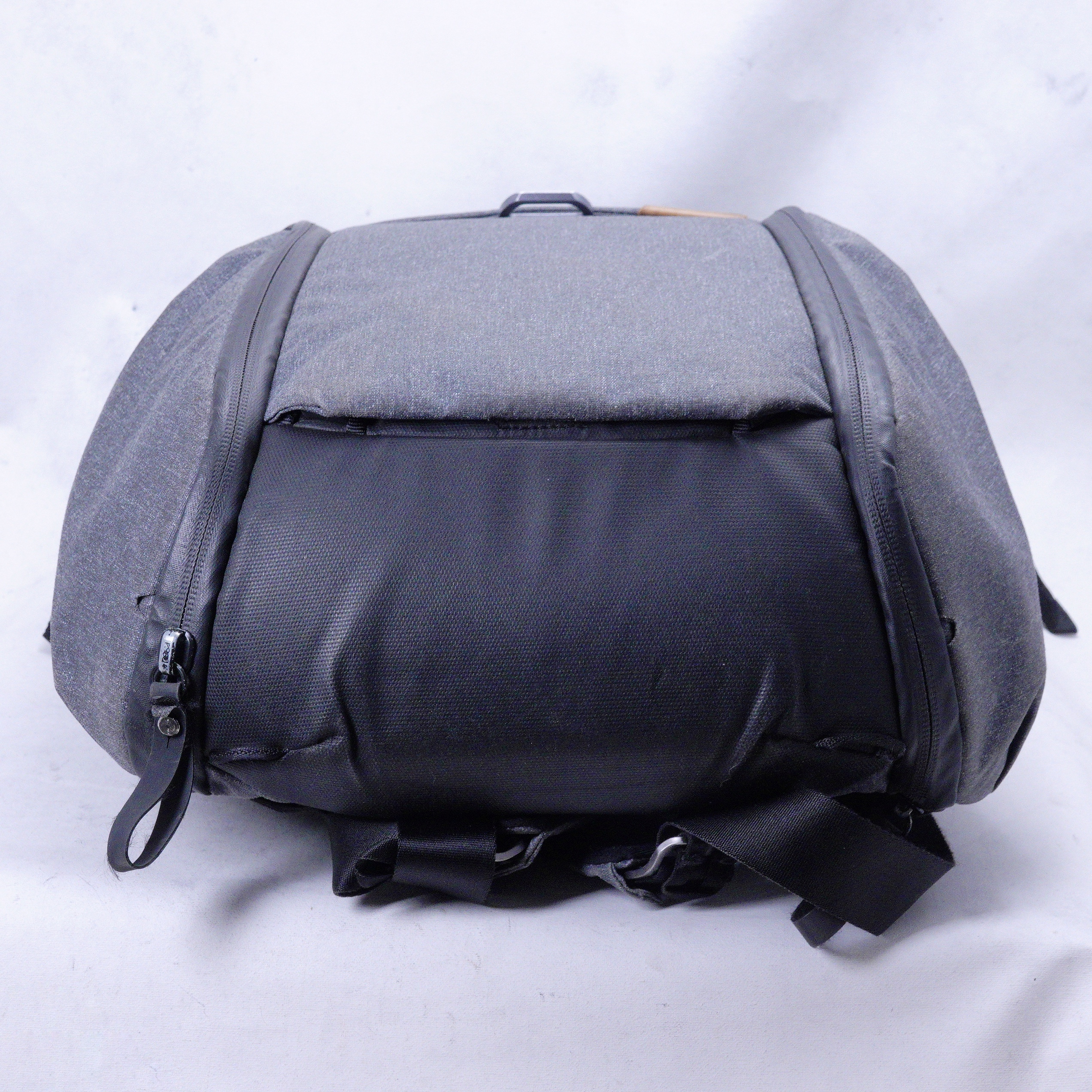 Mochila Peak Design Everyday Backpack v2 (20L Charcoal) - Usado