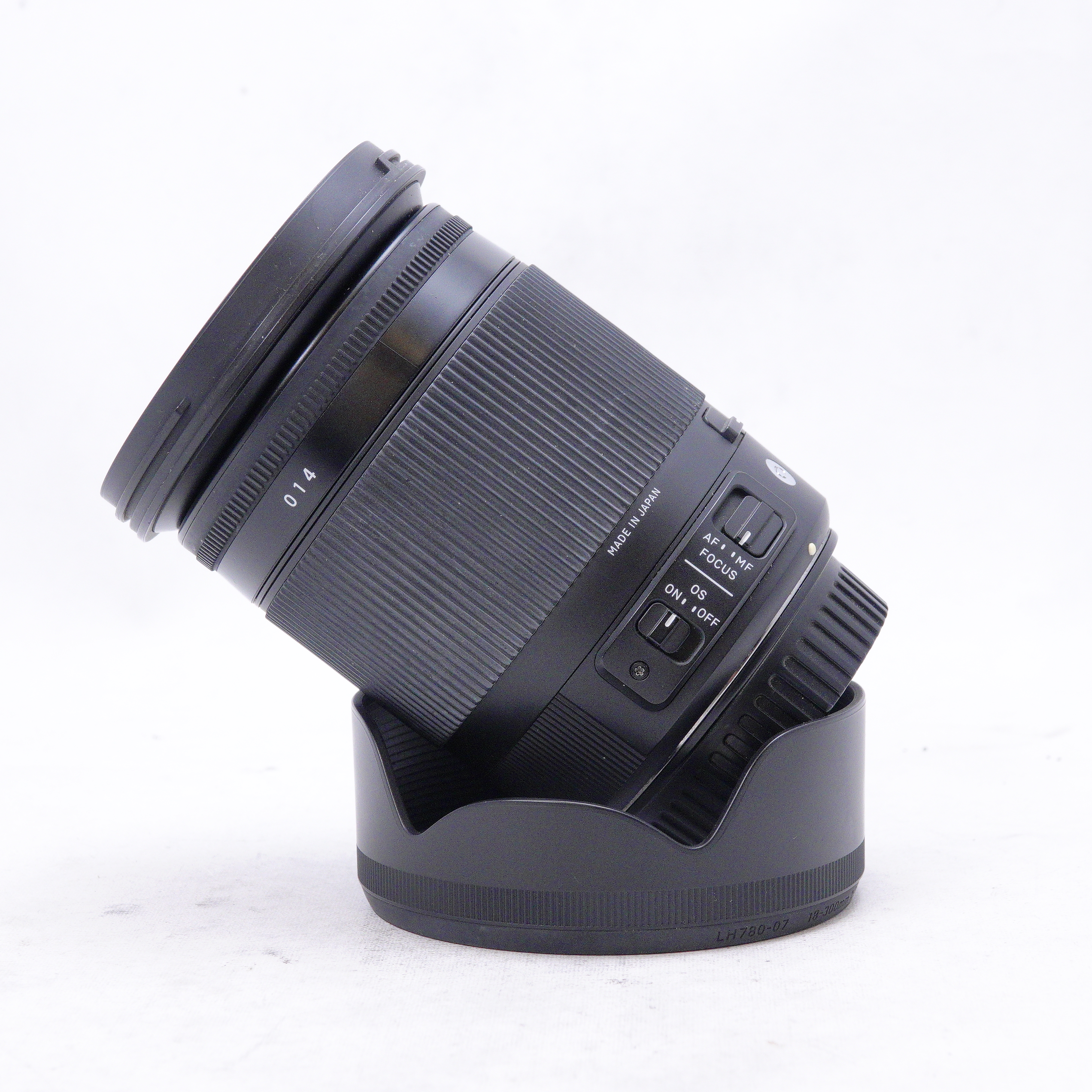 Lente Sigma 18-300mm f/3.5-6.3 DC Macro OS HSM Contemporary para Canon EF - Usado