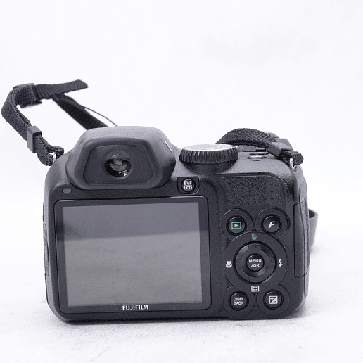  FUJIFILM FinePix S2000HD 4