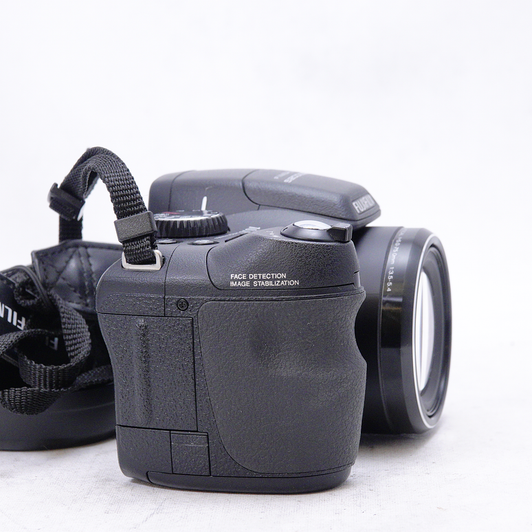  FUJIFILM FinePix S2000HD 5