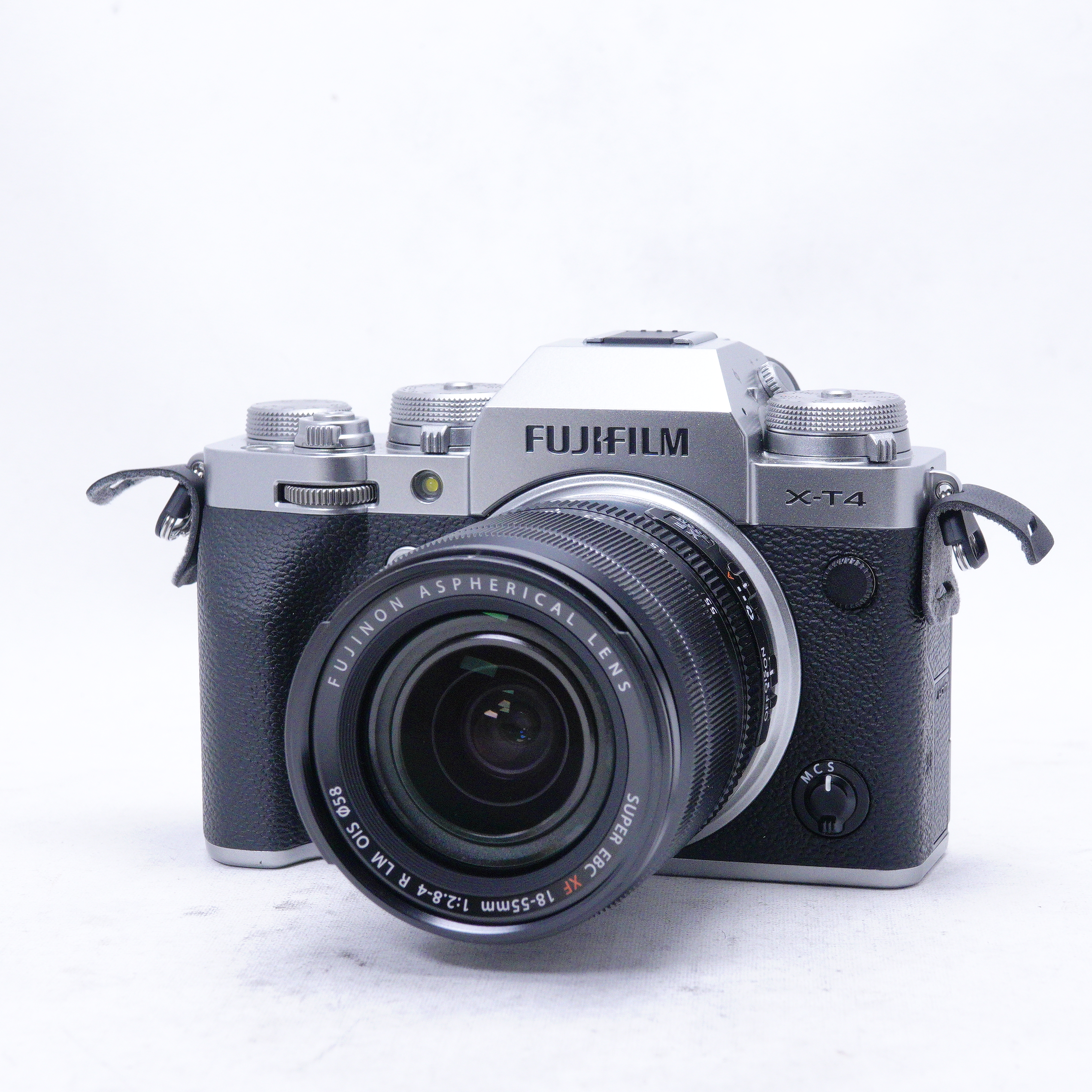 FUJIFILM X-T4 con lente de 18-55 mm Silver - Usado