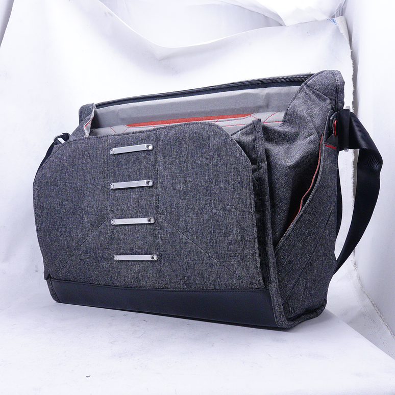 Peak Design 13L Everyday Messenger v2 (Negro) - Usado 3