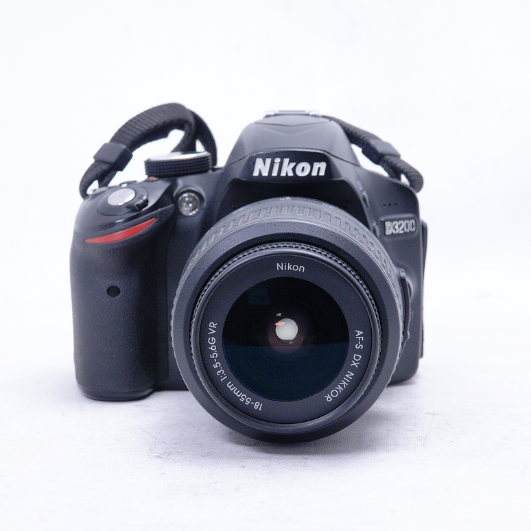 Nikon D3200 DSLR con lente 18-55mm - Usado 2
