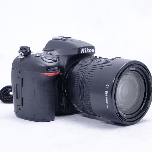 Nikon D7100 con lente de 18-140mm y accesorios - Usado 3